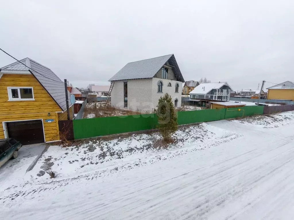 Дом в Тюменская область, Тюмень ул. Чимеевская (263 м) - Фото 1