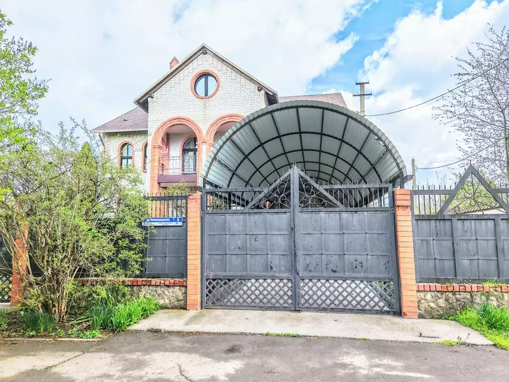 Дом в Краснодарский край, Тихорецк Ленинградская ул., 4 (395 м) - Фото 1