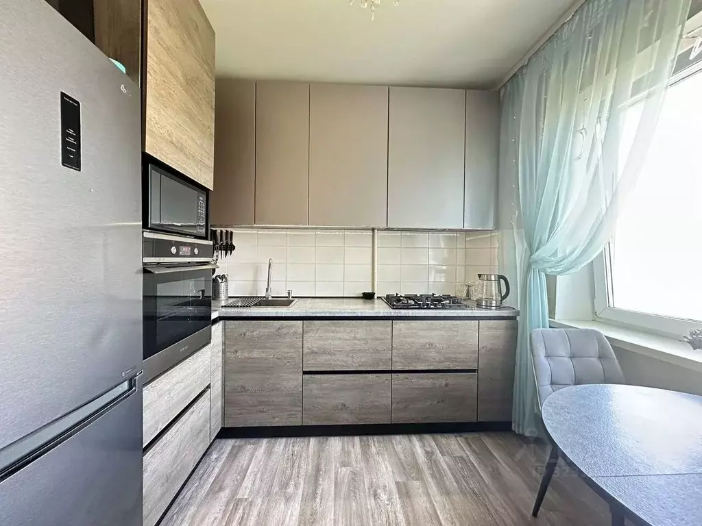 2-к кв. Омская область, Омск Омская ул., 160 (51.0 м) - Фото 1