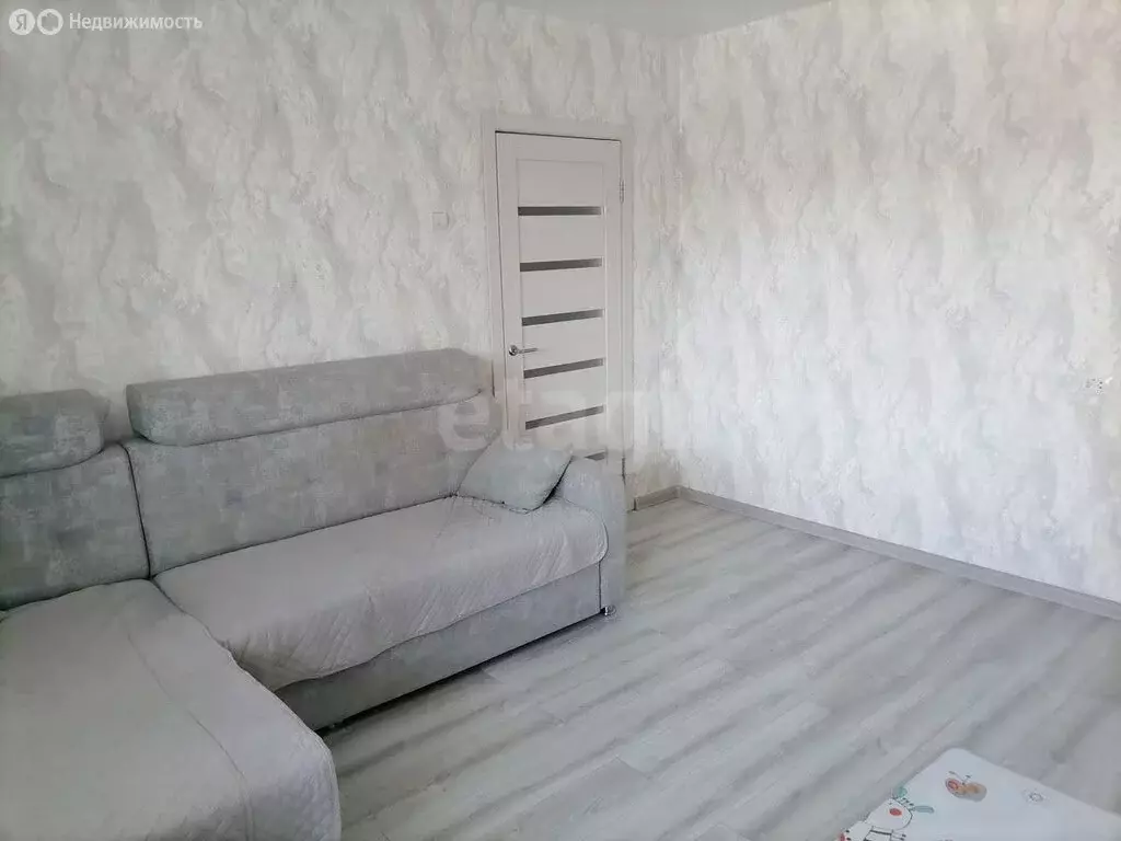 3-комнатная квартира: Барнаул, улица Энтузиастов, 28 (62 м) - Фото 2