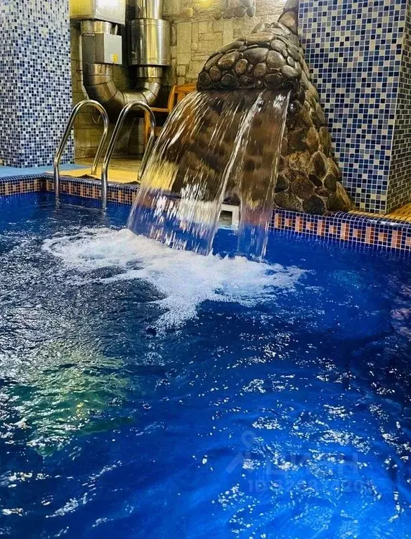 Дом в Свердловская область, Екатеринбург ул. Бакинских Комиссаров (220 ... - Фото 1