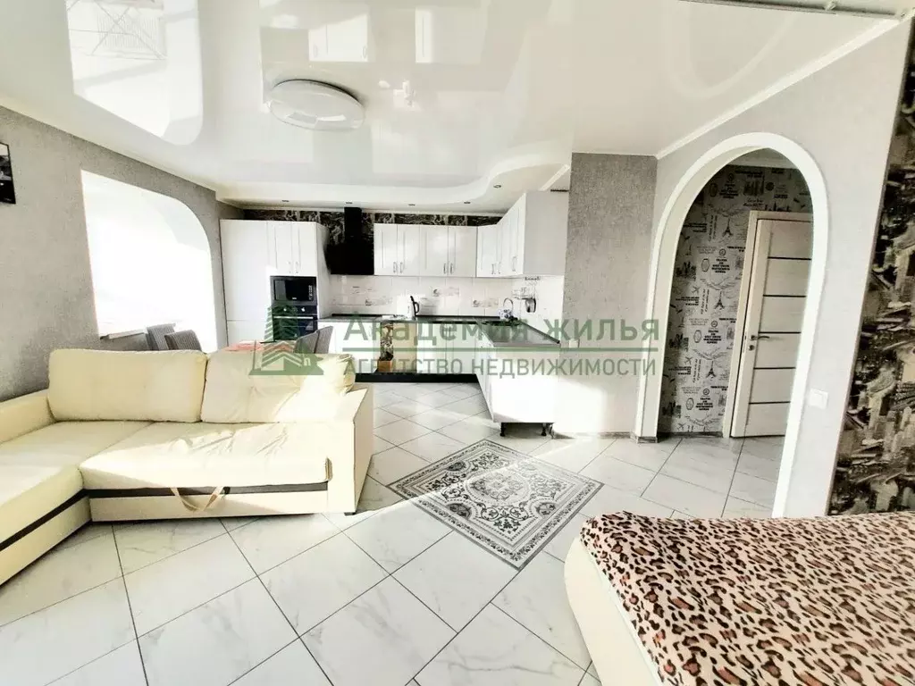 Студия Саратовская область, Энгельс Красноармейская ул., 88А (44.0 м) - Фото 1