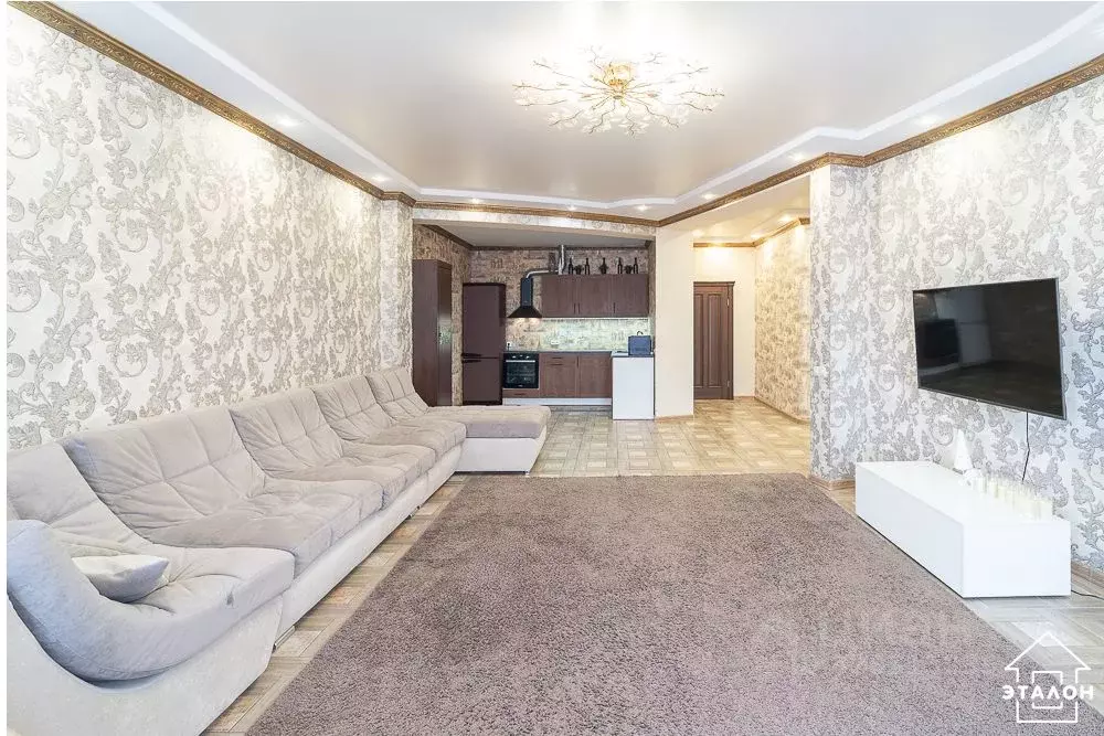 3-к кв. Омская область, Омск ул. Масленникова, 58 (105.8 м) - Фото 1