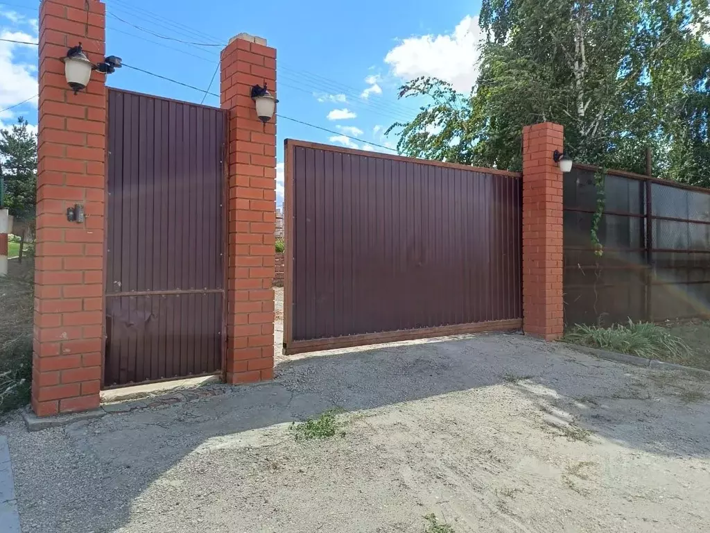 Дом в Саратовская область, Энгельсский район, Красноярское ... - Фото 0