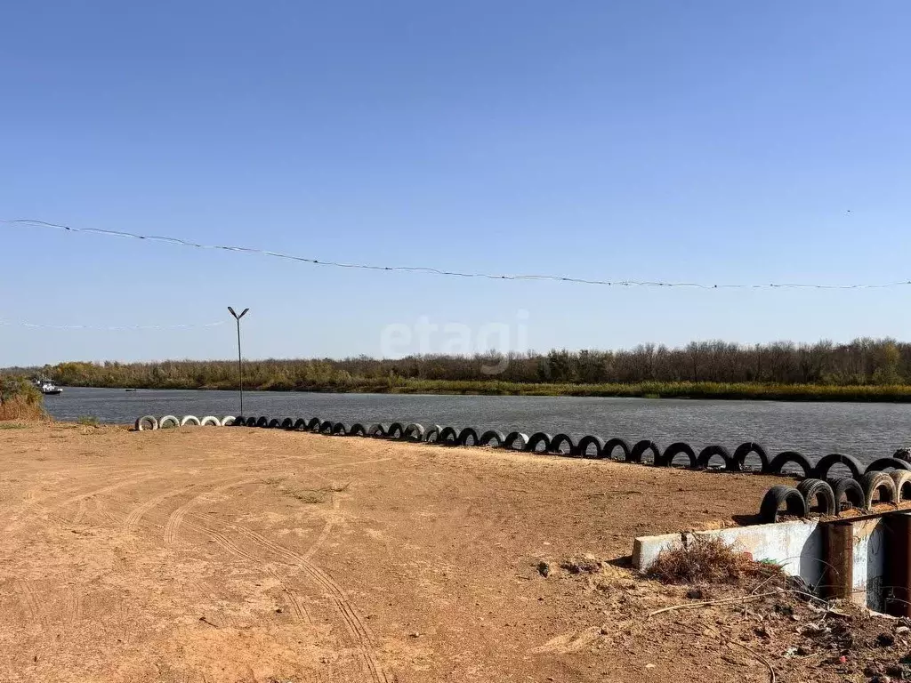 Дом в Астраханская область, Камызякский район, с. Никольское ... - Фото 1