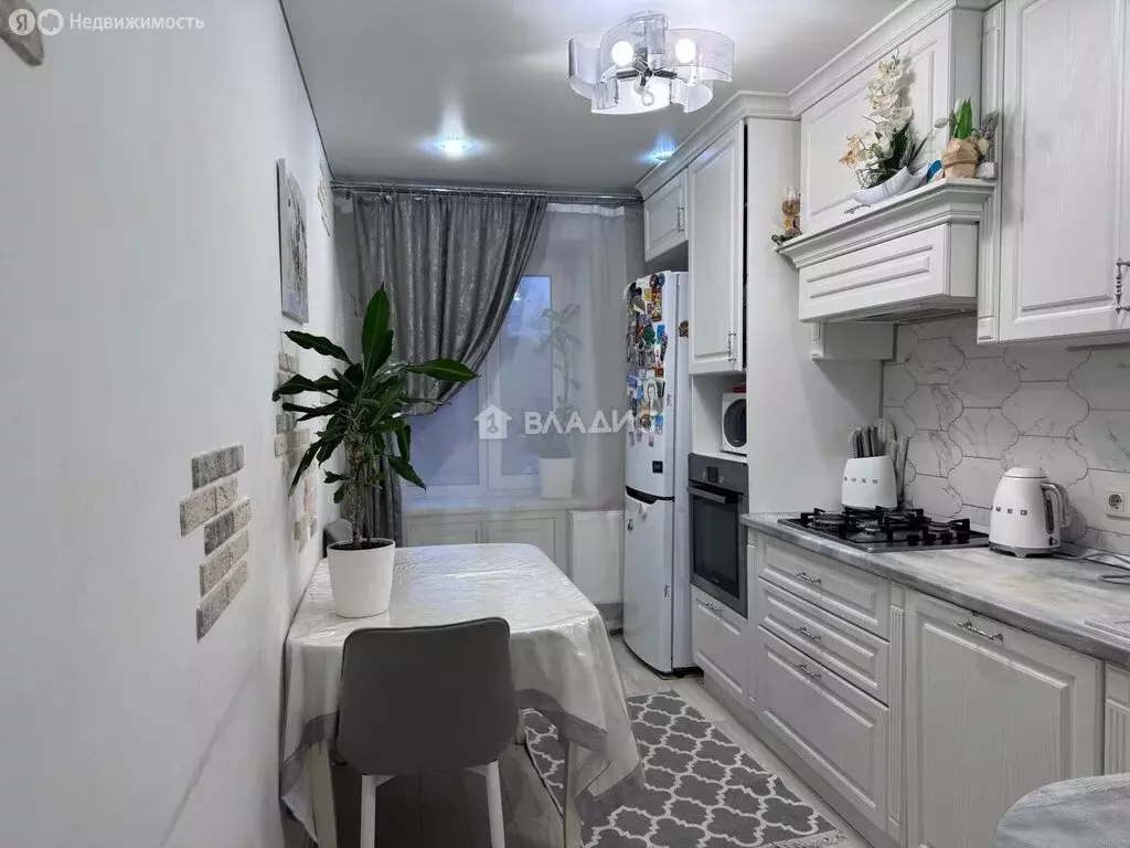 3-комнатная квартира: Уфа, улица Достоевского, 137 (61.6 м) - Фото 1