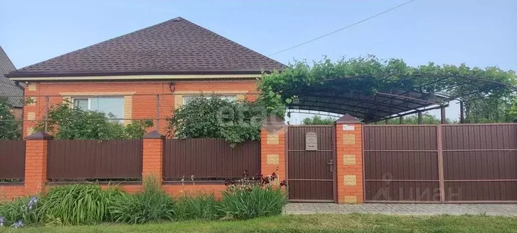 Дом в Ростовская область, Неклиновский район, Новобессергеневское ... - Фото 1