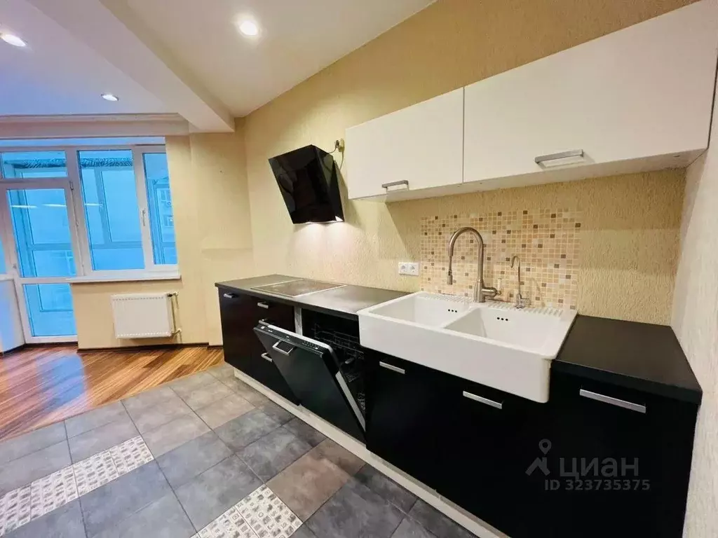 3-к кв. Свердловская область, Екатеринбург ул. Кузнечная, 79 (106.6 м) - Фото 1