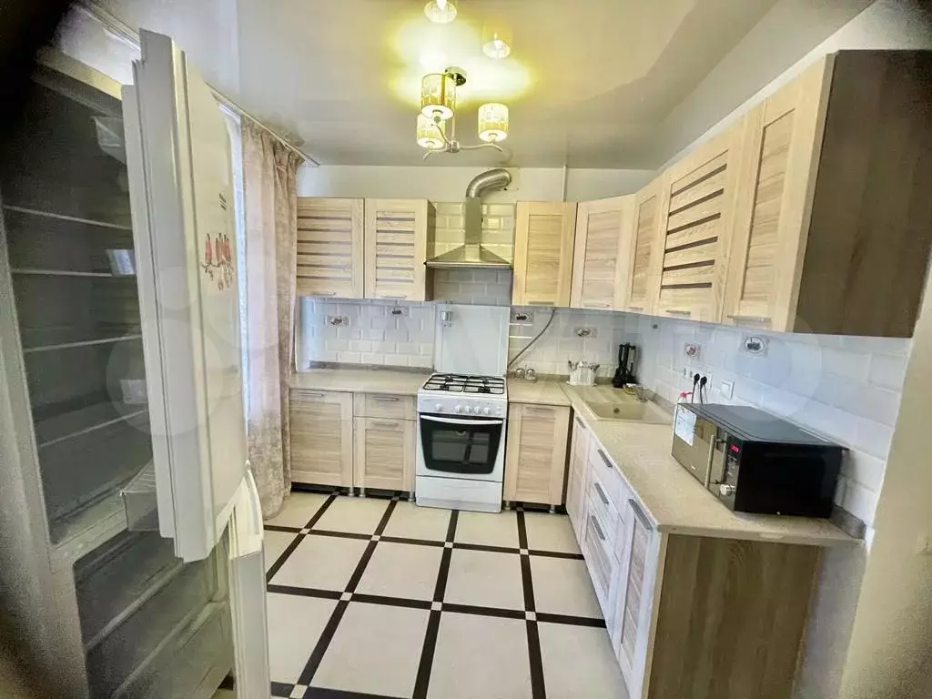 3-к. квартира, 80 м, 2/7 эт. - Фото 0