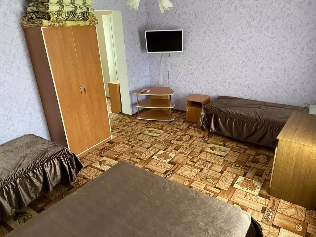 Комната Крым, Евпатория городской округ, Заозерное пгт ул. Морская, 10 - Фото 1