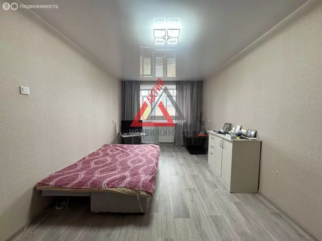 1-комнатная квартира: Каменск-Уральский, улица Калинина, 58 (29.9 м) - Фото 0