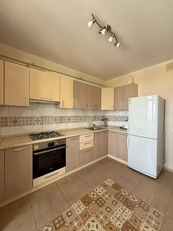2-к. квартира, 65 м, 4/9 эт. - Фото 0