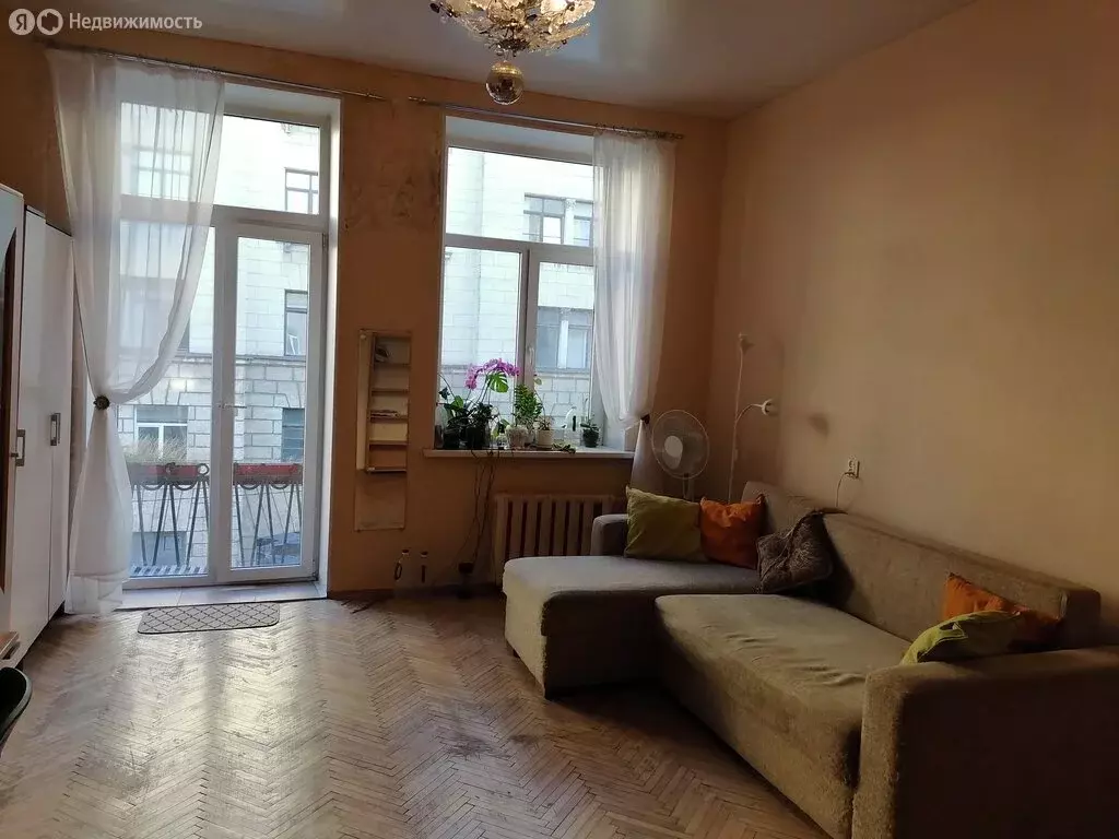 4-комнатная квартира: Санкт-Петербург, 9-я линия Васильевского ... - Фото 1