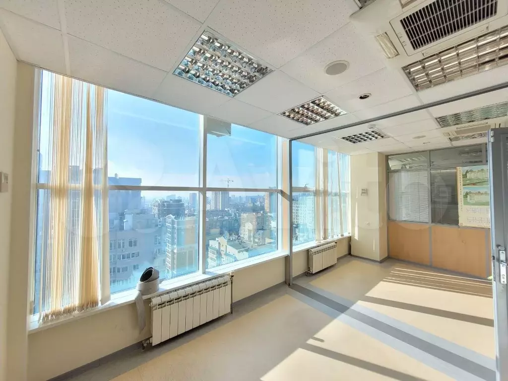 Видовой офис в БЦ, 445 м, кабинетная система - Фото 0