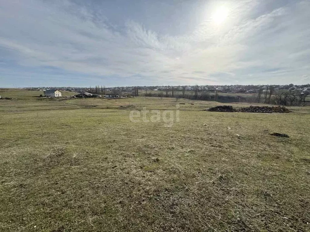 Участок в Крым, Симферопольский район, с. Трудовое ул. ... - Фото 0