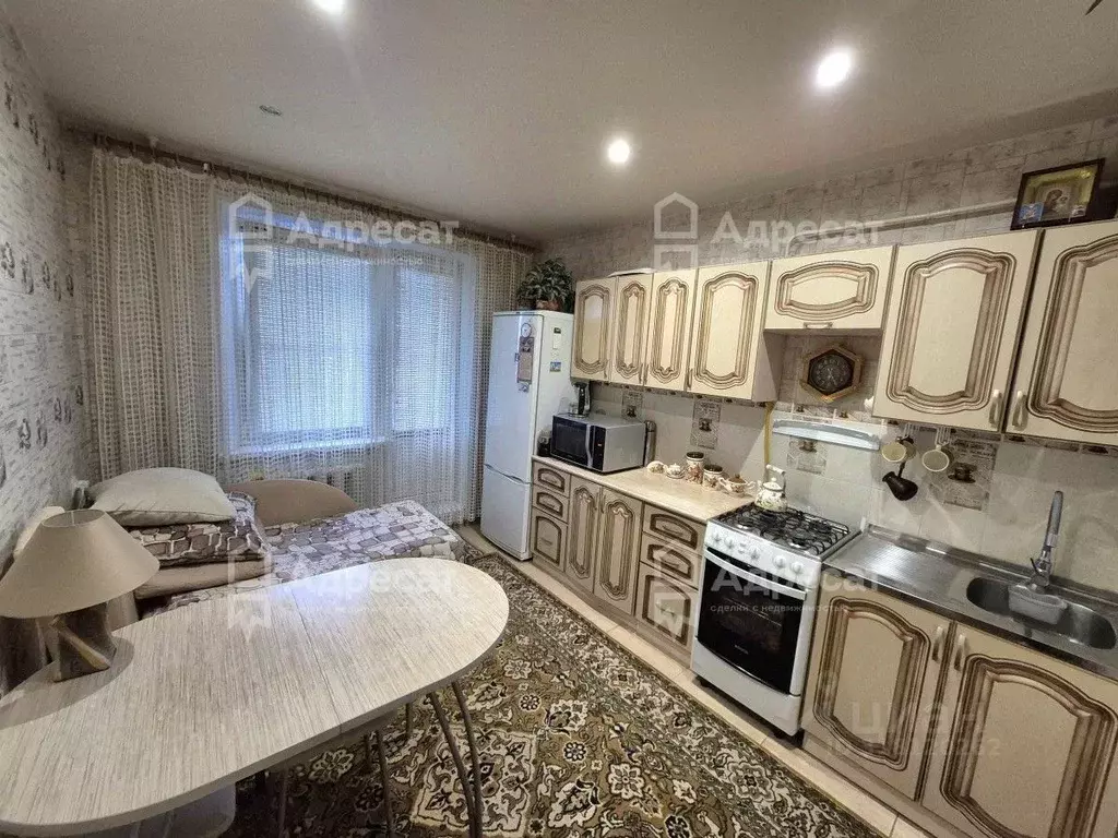 2-к кв. Волгоградская область, Волгоград ул. Кирова, 92Б (53.9 м) - Фото 0