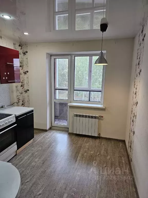 1-к кв. Омская область, Омск просп. Комарова, 21 (40.0 м) - Фото 1