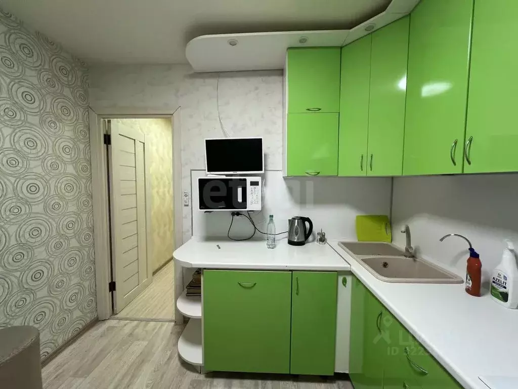 3-к кв. Ямало-Ненецкий АО, Новый Уренгой Восточный мкр, 5/2 (66.8 м) - Фото 0