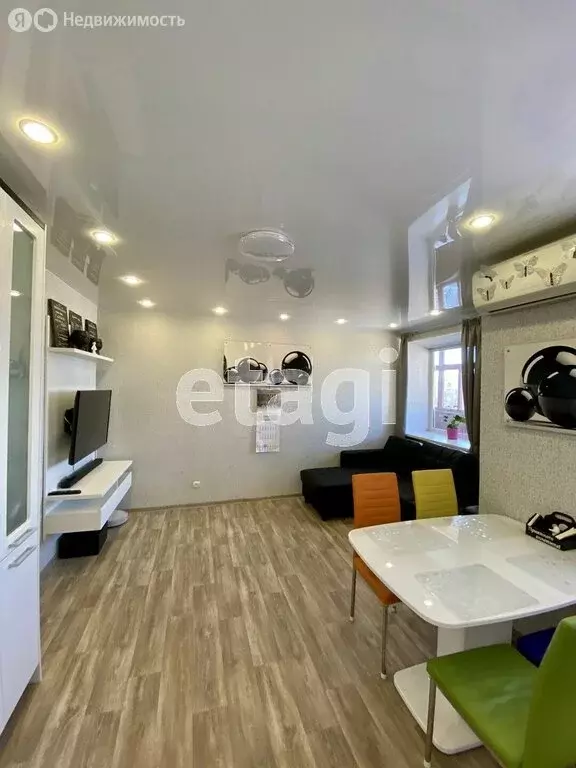 3-комнатная квартира: Тюмень, улица Елизарова, 8 (89.3 м) - Фото 1