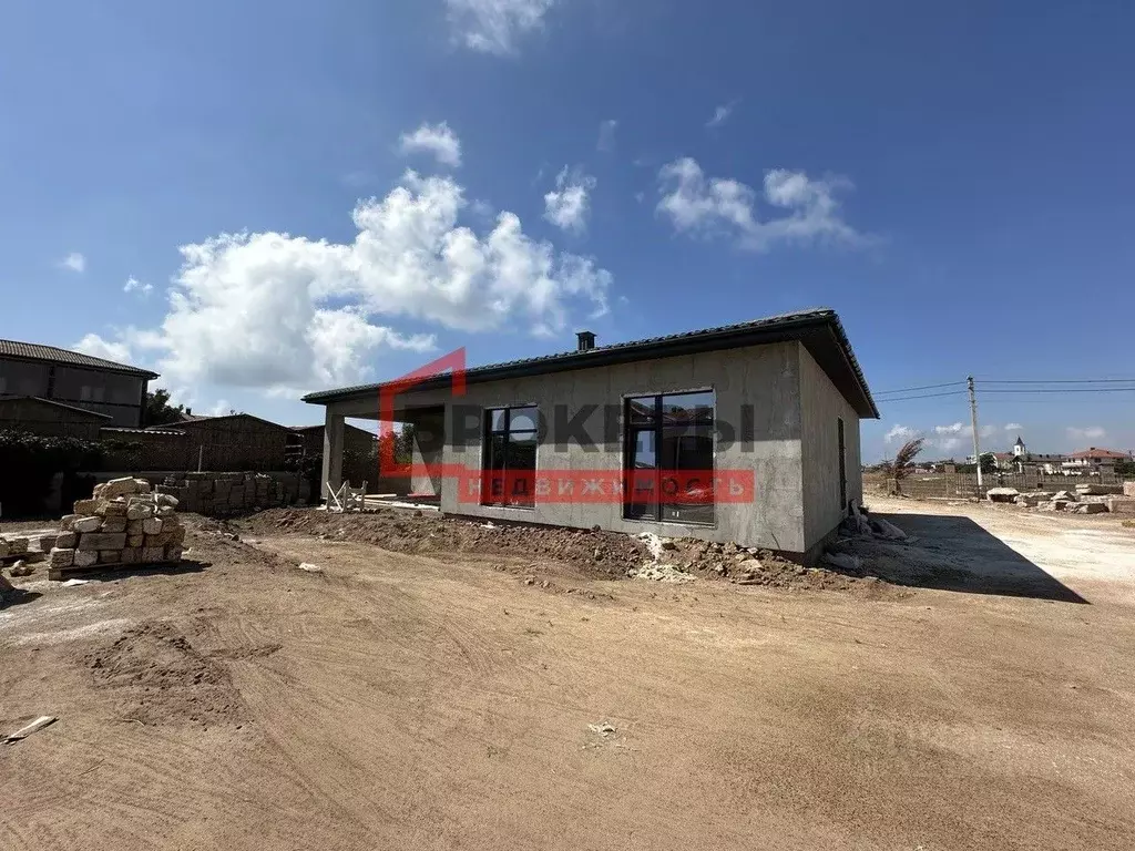 Дом в Крым, Евпатория городской округ, Заозерное пгт ул. Аллея Дружбы ... - Фото 2