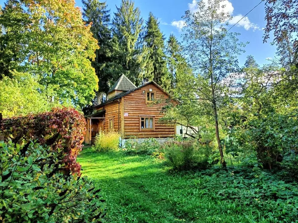 Дом в Ленинградская область, Гатчинский район, Вырица городской ... - Фото 0