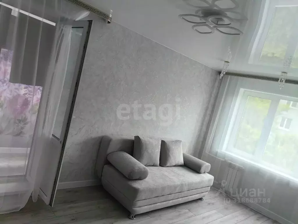 2-к кв. Приморский край, Владивосток Хабаровская ул., 4Б (46.7 м) - Фото 0