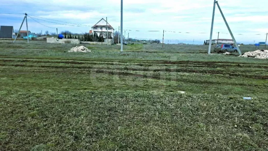 Участок в Крым, Ленинский район, Семисотское с/пос, с. Каменское ул. ... - Фото 1