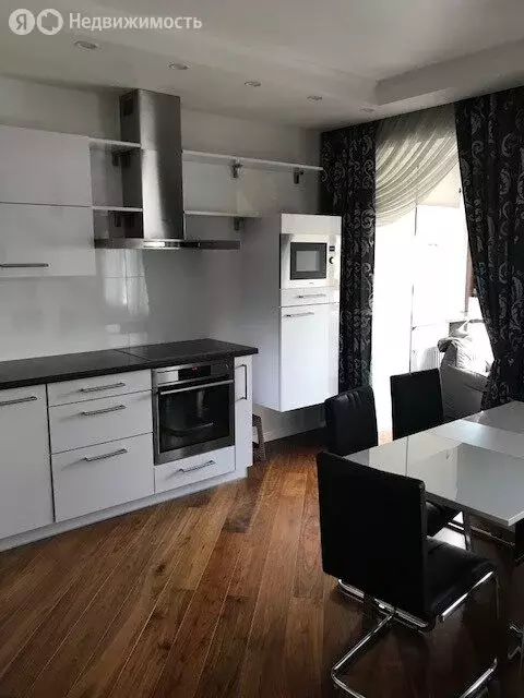 2-комнатная квартира: Санкт-Петербург, улица Есенина, 1к1 (70 м) - Фото 1
