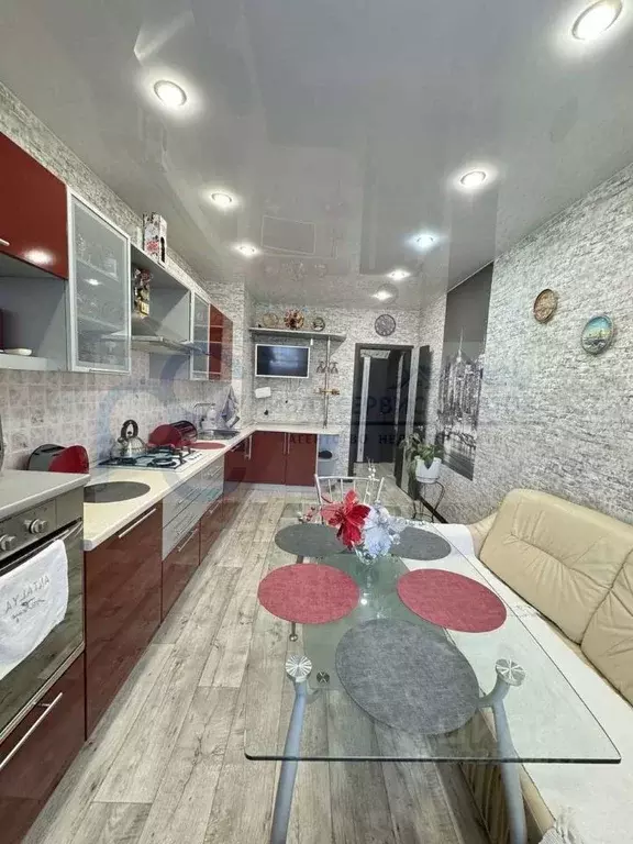 2-к кв. Саратовская область, Энгельс ул. Тельмана, 170 (57.8 м) - Фото 0