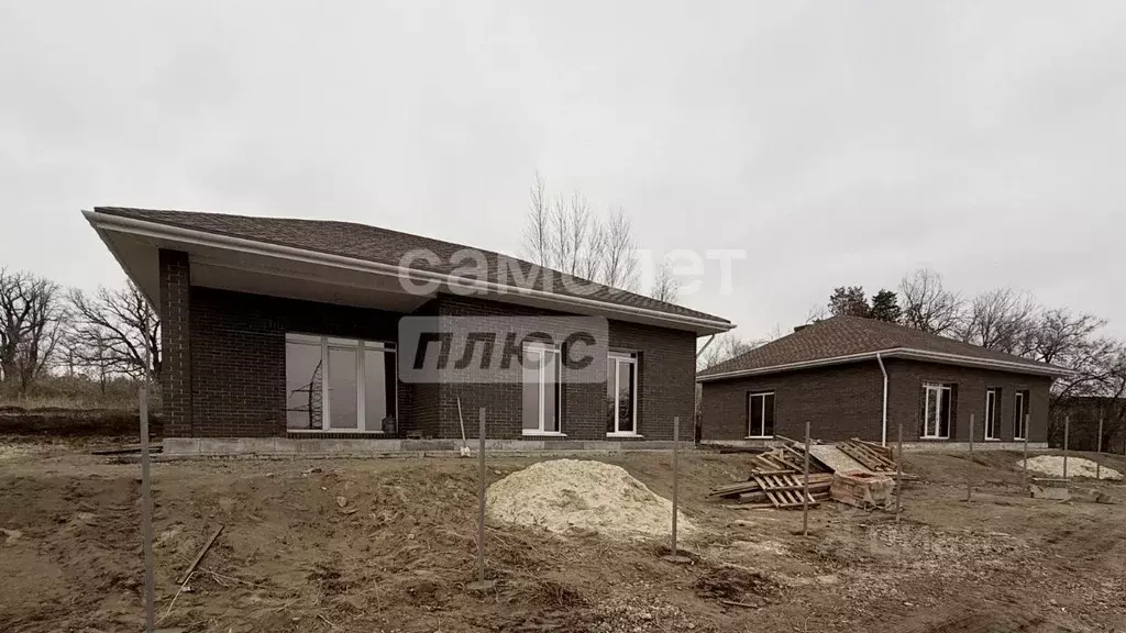 Дом в Волгоградская область, Волгоград ул. Мусы Джалиля, 8 (100 м) - Фото 1