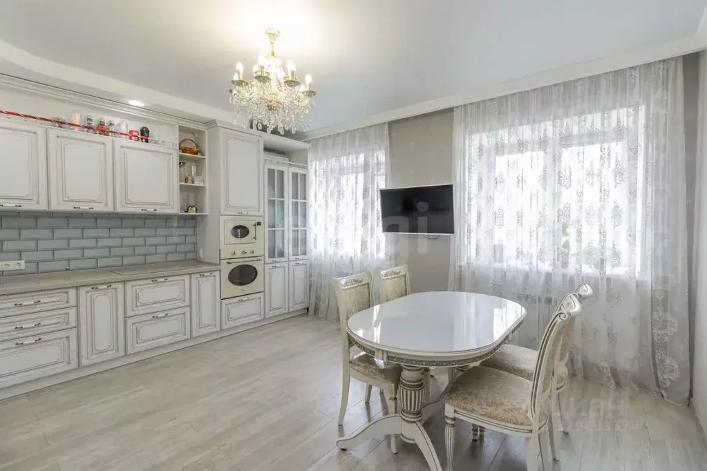 2-к кв. Тюменская область, Тюмень ул. Циолковского, 20А (69.1 м) - Фото 1