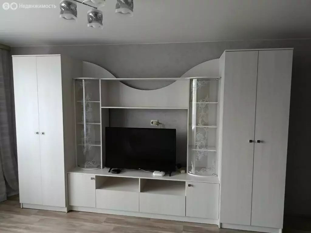 3-комнатная квартира: Кемерово, улица Веры Волошиной, 28 (61 м) - Фото 1
