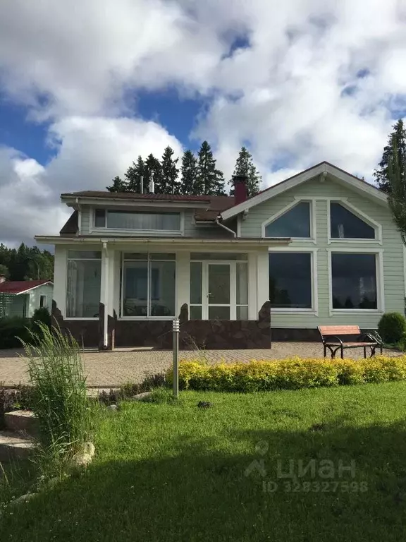 Дом в Ленинградская область, Выборгский район, Полянское с/пос, д. ... - Фото 1