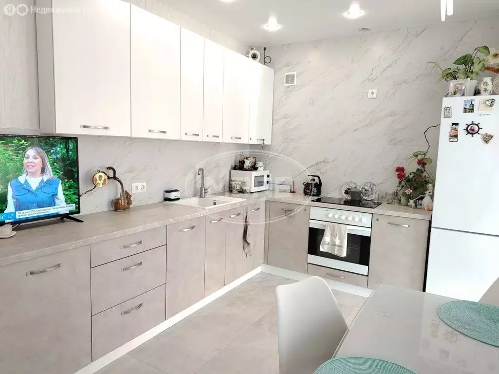 2-комнатная квартира: Пионерский, Октябрьская улица, 3Б к2 (57.5 м) - Фото 2