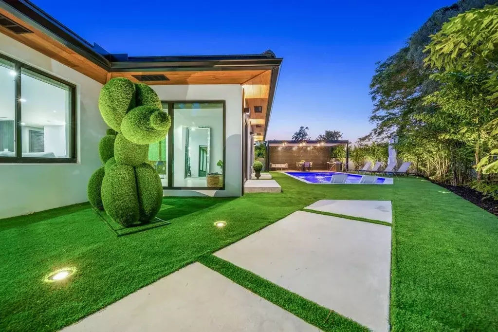 Дом в Краснодарский край, Сочи Курортный просп., 105/3 (350 м) - Фото 1