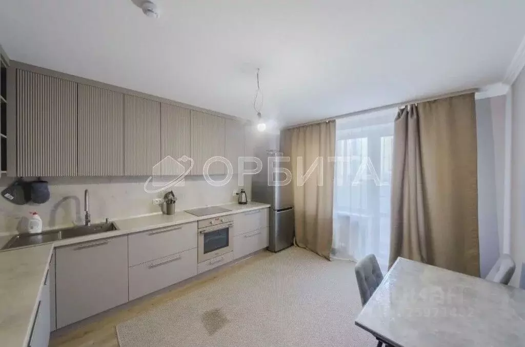 3-к кв. Тюменская область, Тюмень ул. Валентины Трофимовой, 13 (92.6 ... - Фото 1