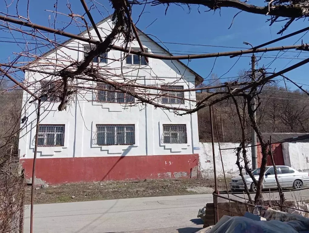 Дом в Северная Осетия, Владикавказ ул. Камбердиева (800 м) - Фото 1