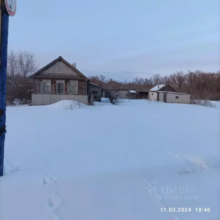 Дом в Саратовская область, Вольский район, Покровское муниципальное ... - Фото 0
