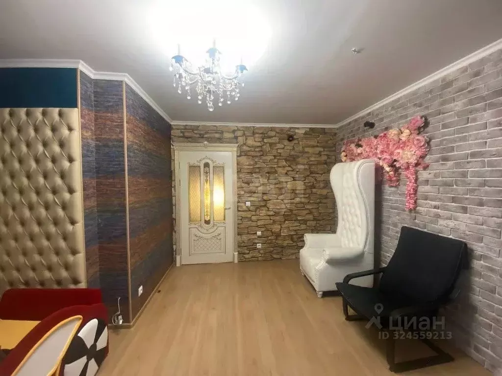 2-к кв. Удмуртия, Ижевск Удмуртская ул., 266 (56.3 м) - Фото 1