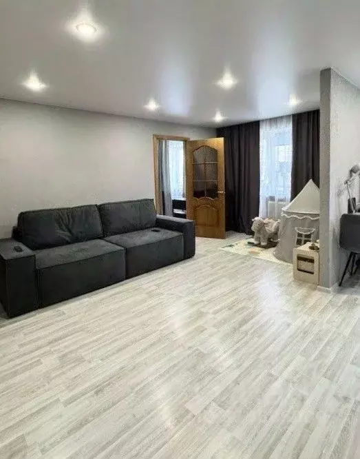 2-к кв. Свердловская область, Екатеринбург ул. Бажова, 183 (43.5 м) - Фото 0