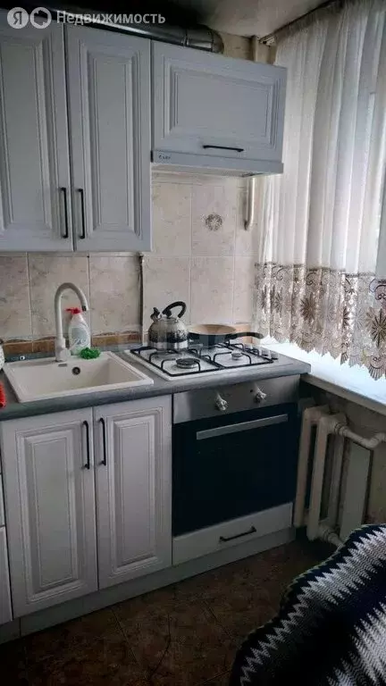 3-комнатная квартира: Геленджик, улица Горького, 27 (50.5 м) - Фото 0