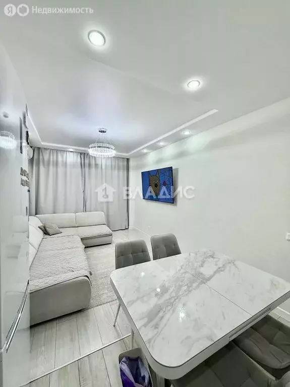 2-комнатная квартира: Волгоград, улица Расула Гамзатова, 7 (60.1 м) - Фото 1