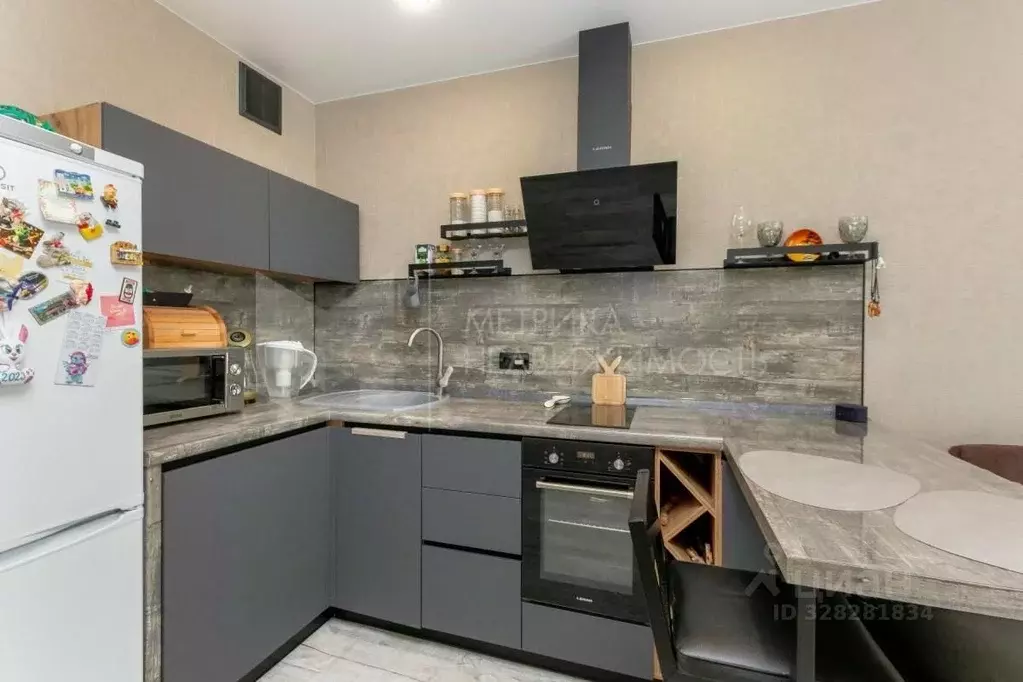 1-к кв. Тюменская область, Тюмень ул. Стройотрядовская, 8 (30.6 м) - Фото 1