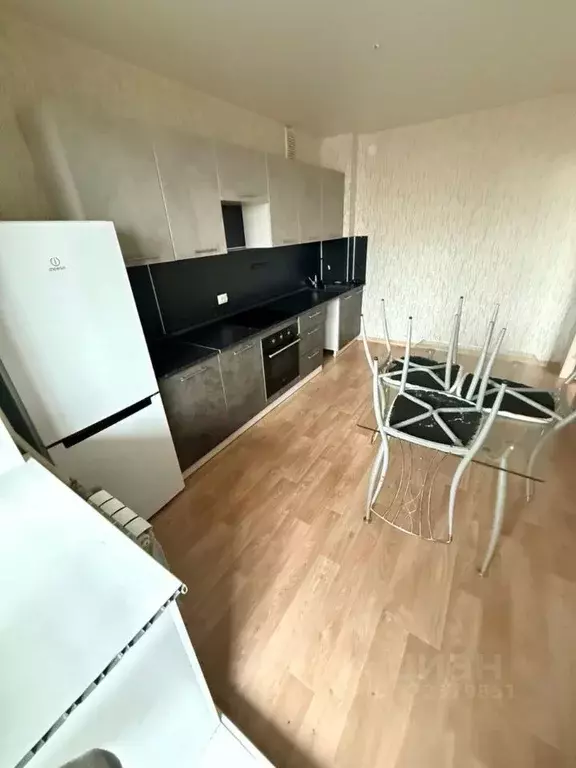 3-к кв. Красноярский край, Красноярск ул. Шахтеров, 8 (85.0 м) - Фото 1
