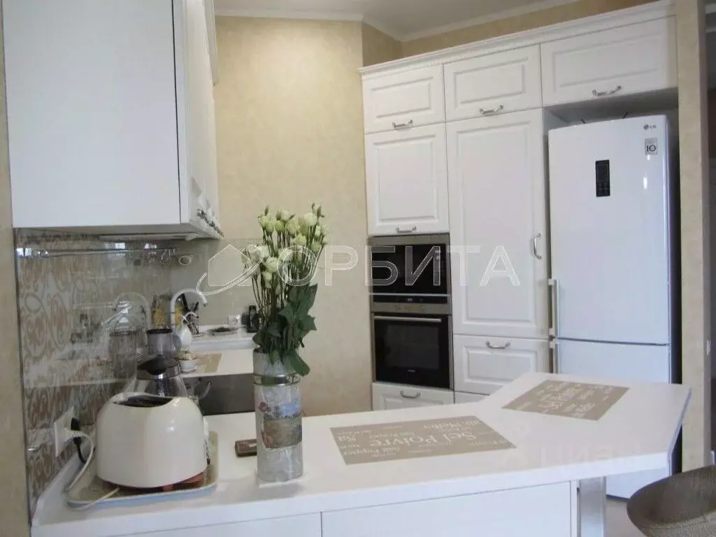 2-к кв. Тюменская область, Тюмень 6-й мкр, ул. Валерии Гнаровской, ... - Фото 1