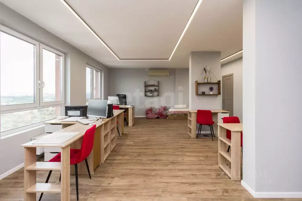 Офис в Тюменская область, Тюмень ул. Виктора Тимофеева, 9 (75 м) - Фото 1