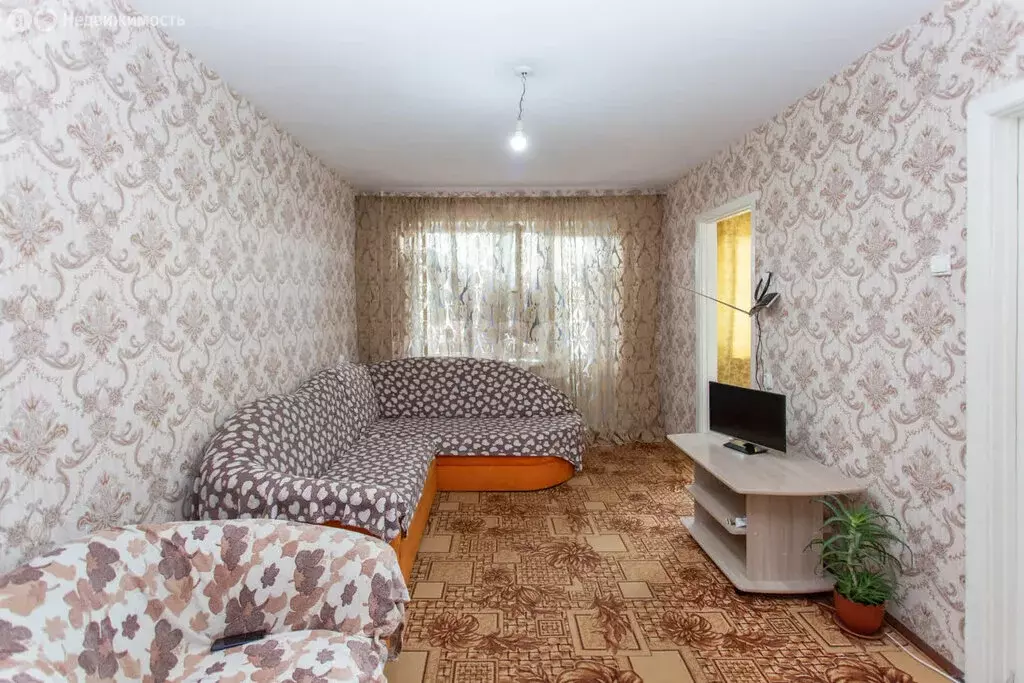 3-комнатная квартира: Тобольск, 8-й микрорайон, 10 (48 м) - Фото 0