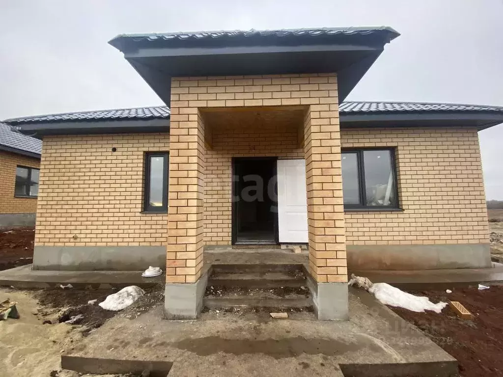 Дом в Оренбургская область, Оренбургский район, Сергиевский сельсовет, ... - Фото 1