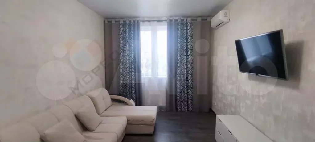 1-к. квартира, 39,6 м, 1/3 эт. - Фото 0