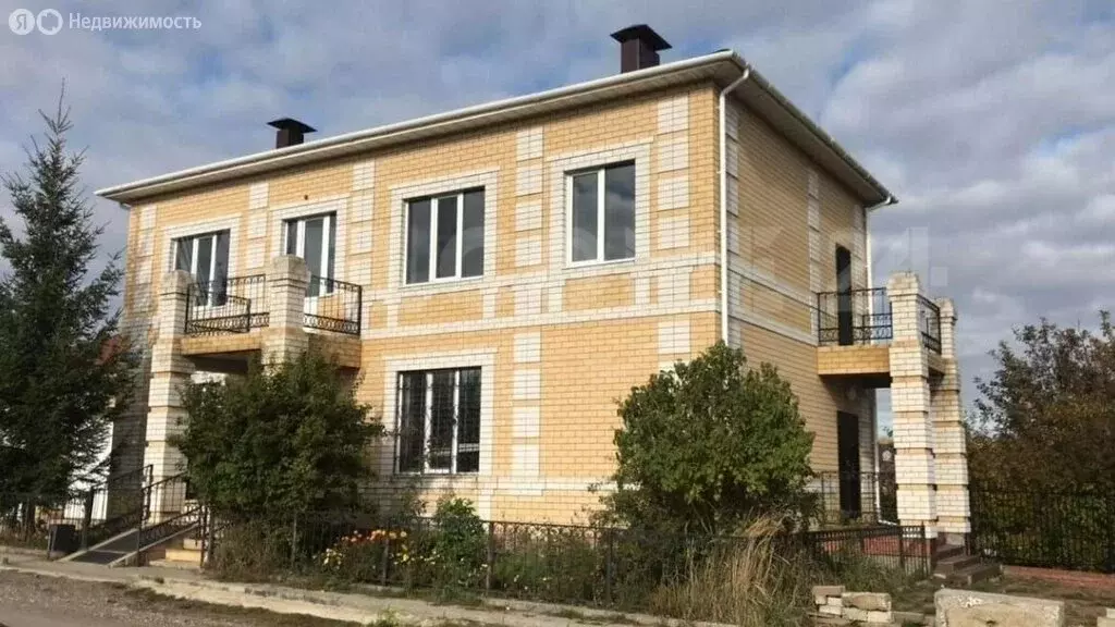 Дом в посёлок городского типа Кугеси, улица Бичурина, 50 (221.3 м) - Фото 1